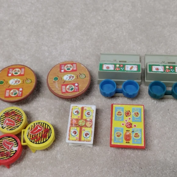 Fisher-Price Colorful Playset with Figures - Picture 3 of 3